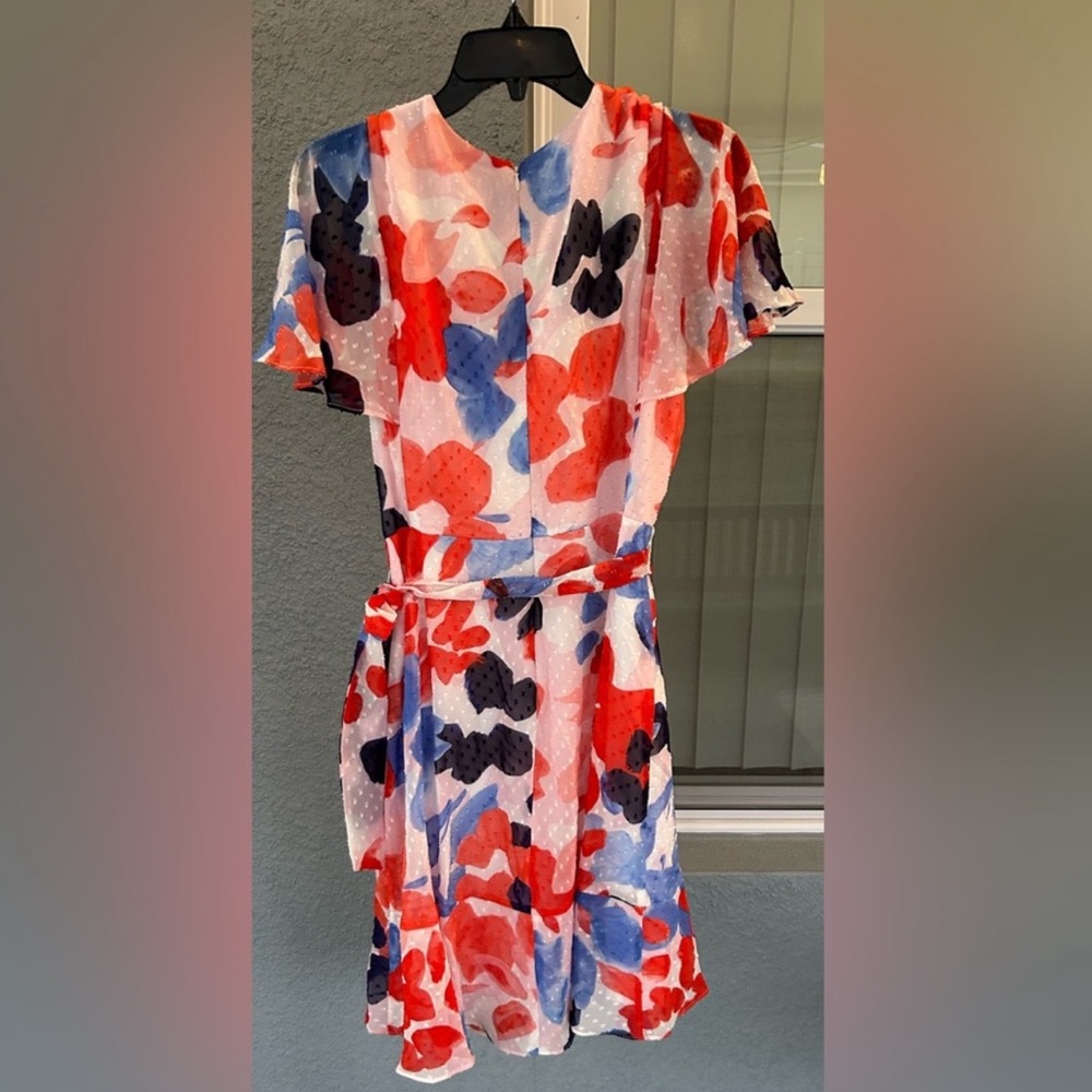 DKNY Floral Wrap Dress NWT Size 10 Chiffon Flutter Sleeve Tie Waist V-neck - Picture 2 of 7